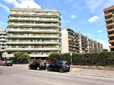 Foto Appartamento in Francesco Gentile, Roma Cinecittà di 130 m² in vendita
