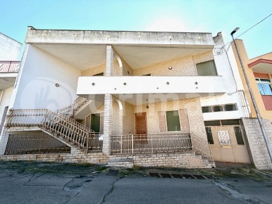 Foto Casa indipendente in Via GENOVA 68, Tuglie di 232 m² con 5 locali