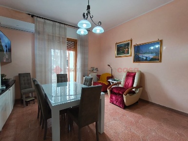 Foto Appartamento in Via Rubichi 60, Grottaglie di 105 m² con 4 locali