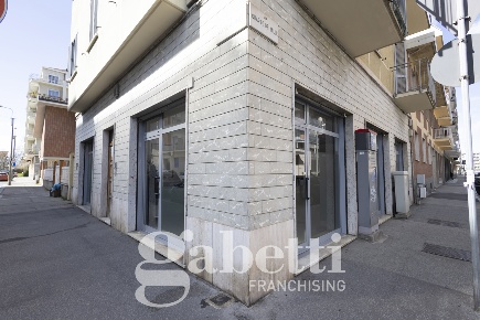 Foto Negozio in Via Vandalino 142, Torino Pozzo Strada di 70 m² in vendita