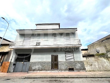 Foto Duplex in Via Capitano Pasquale Silvestro 42, Arzano di 198 m²