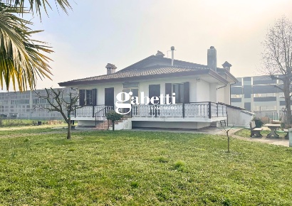 Foto Casa indipendente a Candiana di 197 m² con 5 locali in vendita