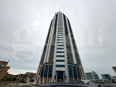 Foto Ufficio in Via Ufente 20, Latina Centro di 250 m² con 5 locali