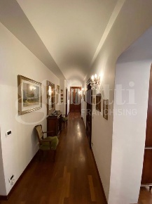 Foto Appartamento in Via OBERDAN 5, Terni Centro di 250 m² con 7 locali