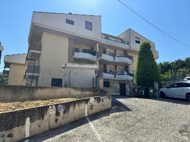 Foto Appartamento in Via Badette 22, Tortoreto Centro di 90 m² con 3 locali