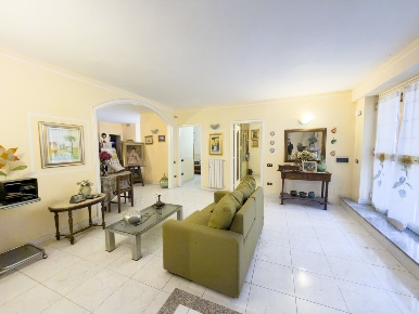 Foto Villa unifamiliare in Via ALBERTO MORAVIA 17, Sant'Antimo di 300 m²