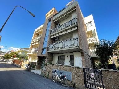 Foto Appartamento in Via Dei Mille 25, Tortoreto Tortoreto Lido di 180 m²