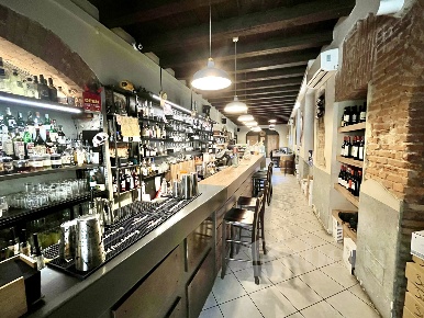 Foto Attività commerciale in Via Mazzini 20, Gallarate Centro di 115 m²