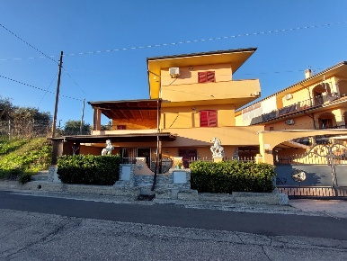 Foto Casa indipendente in Via Coste del Monte 117, Mosciano Sant'Angelo