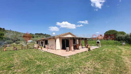 Foto Villa bifamiliare a Bibbona di 138 m² in vendita