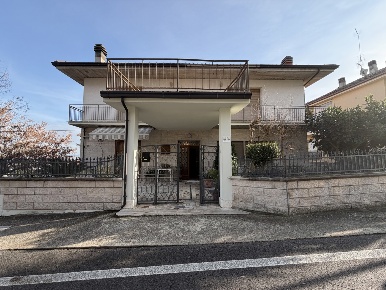 Foto Casa indipendente in Via alla Salara 28, Sant'Omero Centro di 300 m²
