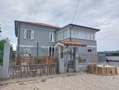 Foto Casa indipendente in Via Balifieri 50, Mosciano Sant'Angelo di 700 m²