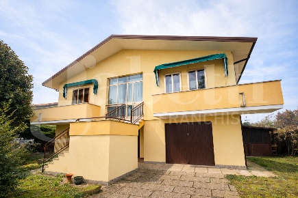 Foto Casa indipendente in Via Rossini 59, Solesino Centro di 226 m²