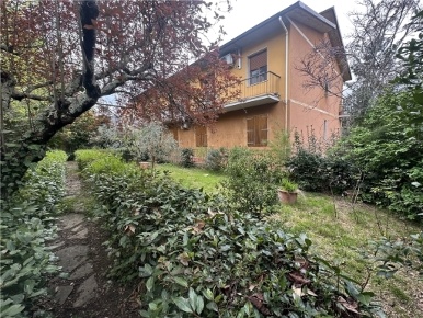 Foto Appartamento in VIA DEI MANDORLI 1, Pontassieve di 271 m² con 8 locali