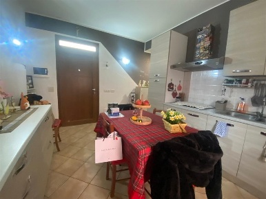 Foto Appartamento in Via Vittorio Veneto, Azzate Centro di 68 m² in vendita