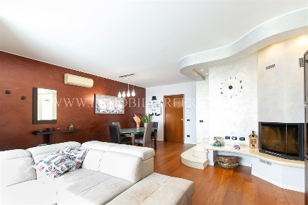 Foto Villa a schiera in via Don A. Bonanomi, Pontida di 239 m² con 4 locali