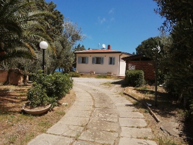 Foto Villa unifamiliare a Termini Imerese di 189 m² con 7 locali in vendita