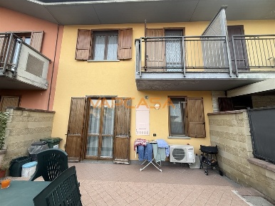 Foto Villa a schiera in VIA TOSCANINI, Calcio di 135 m² con 4 locali