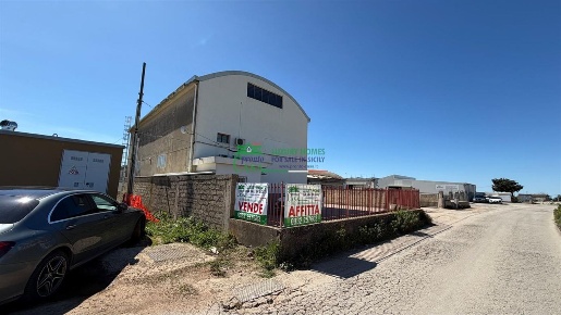 Foto Capannone industriale in Contrada Maiorana, Ragusa di 600 m²