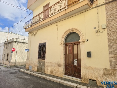 Foto Appartamento in Via Savonarola, Adelfia di 90 m² con 3 locali