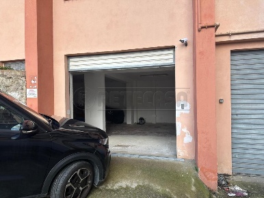 Foto Magazzino in Via Biagio Miraglia, Catanzaro Catanzaro Lido di 180 m²