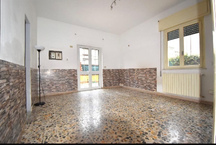 Foto Casa indipendente a Viareggio Centro di 120 m² con 6 locali in vendita