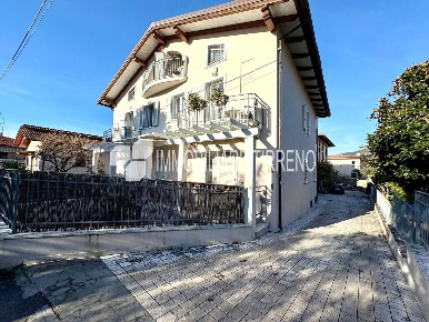 Foto Appartamento a Massa Centro di 96 m² con 4 locali in vendita