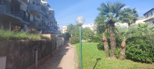 Foto Appartamento a Giardini-Naxos Centro di 48 m² con 2 locali in vendita