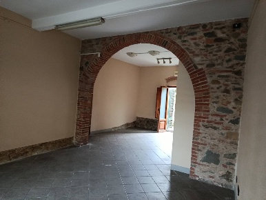 Foto Attività commerciale in via della Repubblica 5, Altopascio di 50 m²