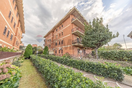 Foto Appartamento in Via Icaro 8, Ciampino di 110 m² con 4 locali