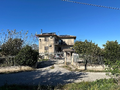 Foto Casa indipendente in c/da Pescare snc, Fragneto Monforte di 254 m²