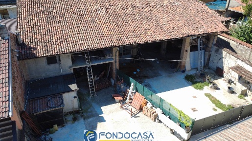 Foto Rustico a Lograto Centro di 321 m² con 4 locali in vendita