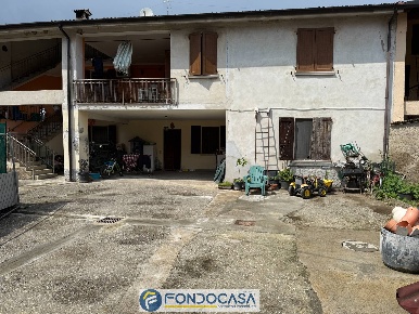 Foto Appartamento a Lograto Centro di 136 m² con 4 locali in vendita