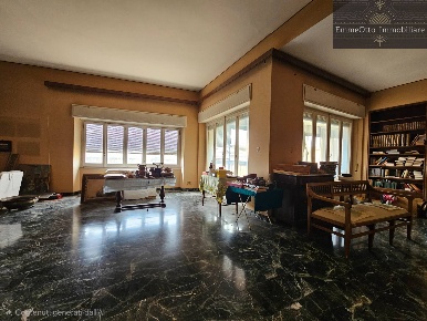 Foto Appartamento in Via Bresciani, Cagliari di 350 m² con 6 locali