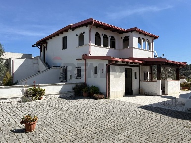 Foto Appartamento in Località Palude Mezzane SNC, Vieste di 192 m²