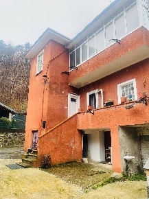 Foto Case semi ndipendenti a Millesimo di 180 m² con 7 locali in vendita