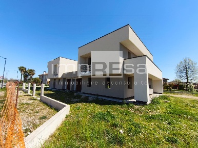 Foto Case semi ndipendenti in Via olimpia, Paese Centro di 241 m²