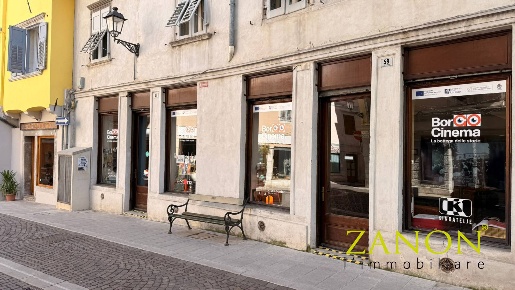 Foto Locale commerciale in Via Rastello, Gorizia Centro di 164 m²