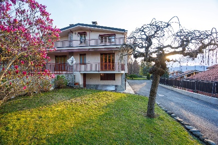Foto Villa unifamiliare in Viale Papa Giovanni XXIII, Rivoli di 474 m²