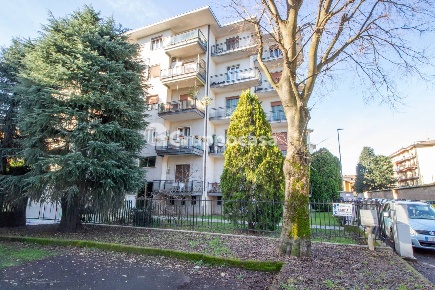 Foto Appartamento in Via Mentana 4, Magenta Centro di 100 m² con 3 locali