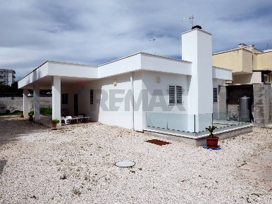 Foto Villa unifamiliare in Via Luisi 29, Bari Santo Spirito di 273 m²