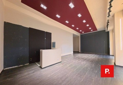 Foto Locale commerciale in via san carlo, Caserta Corso Trieste di 140 m²