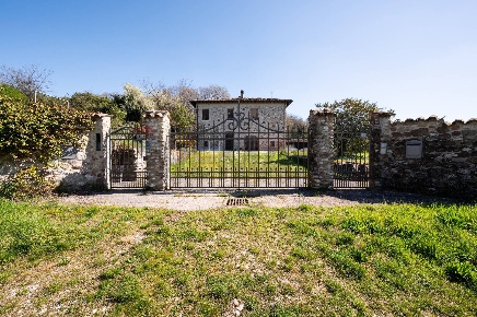 Foto Villa unifamiliare a Cavriana di 200 m² con 8 locali in vendita