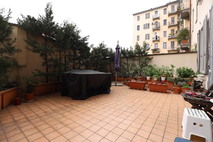 Foto Appartamento in V. Paolo Giovio 45, Milano Dezza di 150 m² in affitto