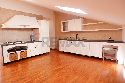 Foto Duplex in Via A.S. Mazzocchi 1, Caserta Corso Trieste di 198 m²