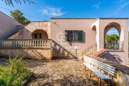 Foto Villa unifamiliare in Viale Dei Castagni 56, Fasano di 142 m²