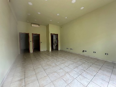 Foto Attività commerciale in via vechia III 150, Lucca di 50 m² in affitto