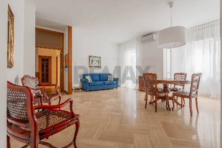 Foto Appartamento in Via Amendola 34, Bari Japigia di 109 m² con 4 locali