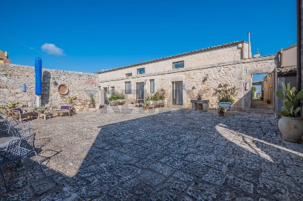 Foto Rustico a Ragusa Puntarazzi - Pozzillo di 500 m² con 15 locali