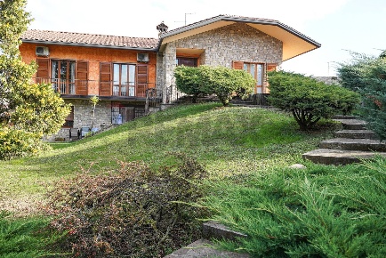 Foto Villa unifamiliare in risorgimento 29, Bottanuco di 300 m² in vendita